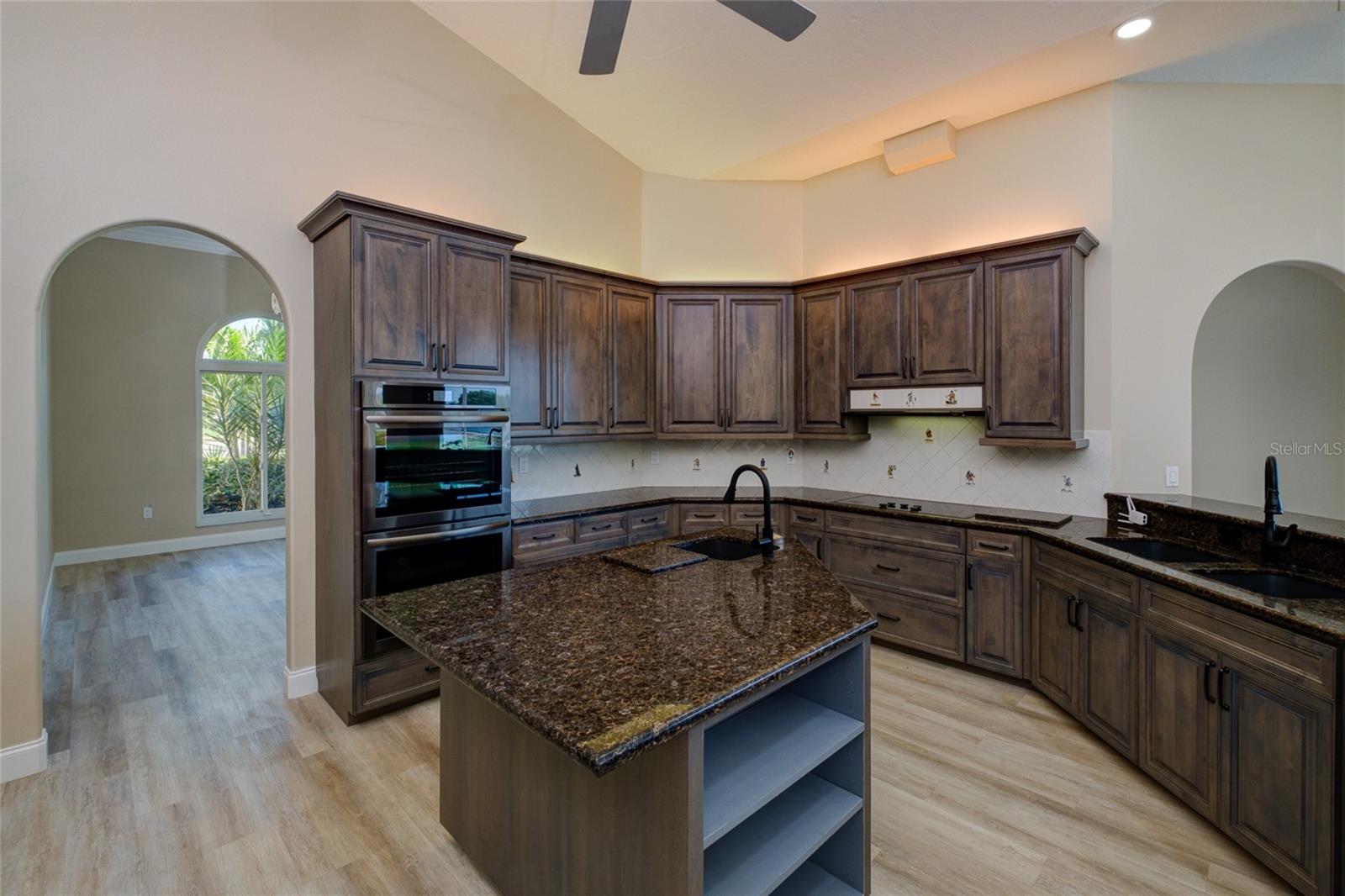 5233 FAR OAK CIR