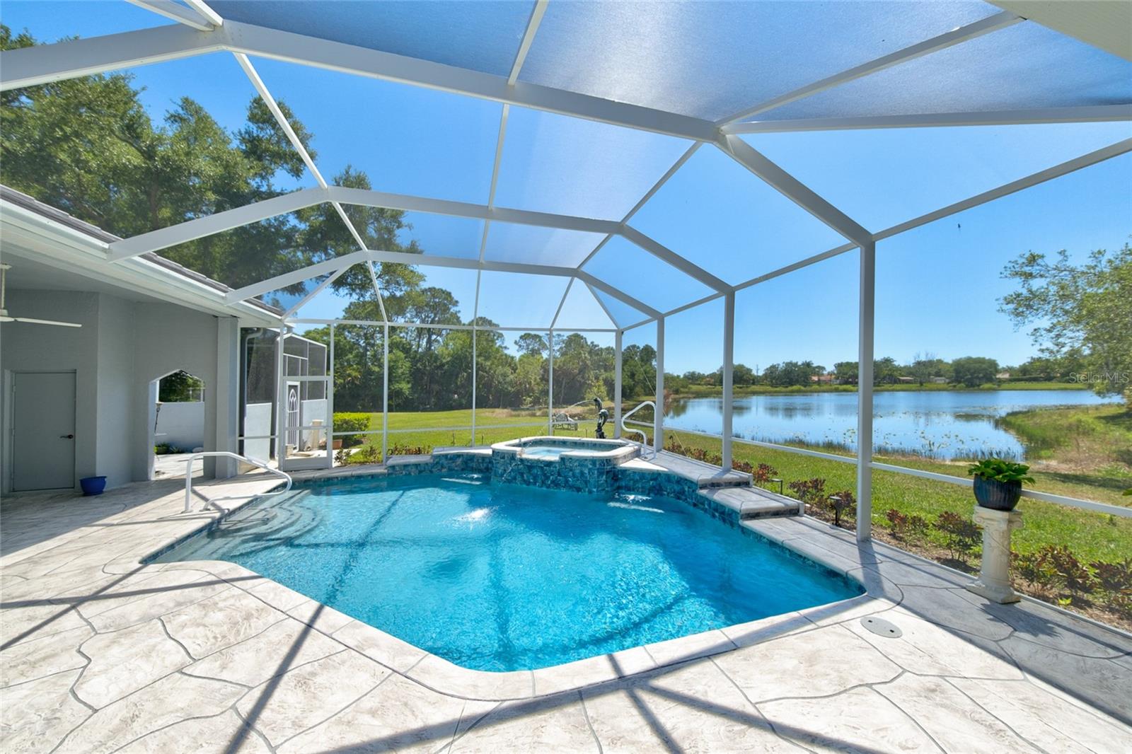 5233 FAR OAK CIR