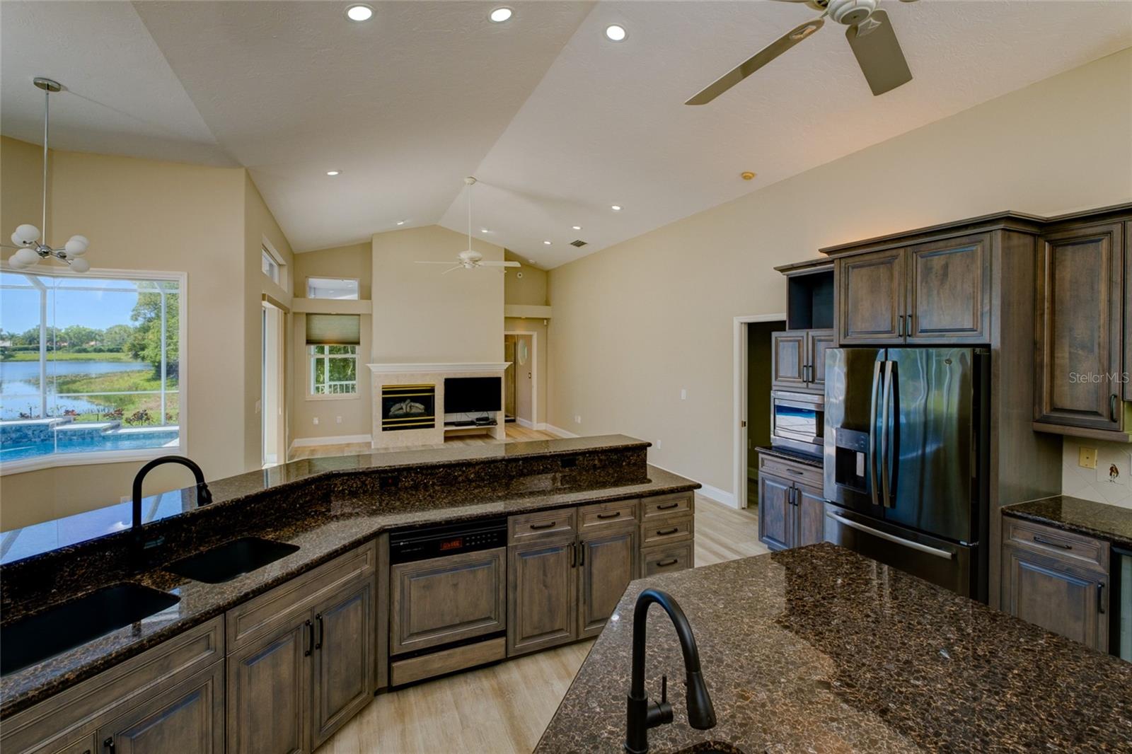 5233 FAR OAK CIR
