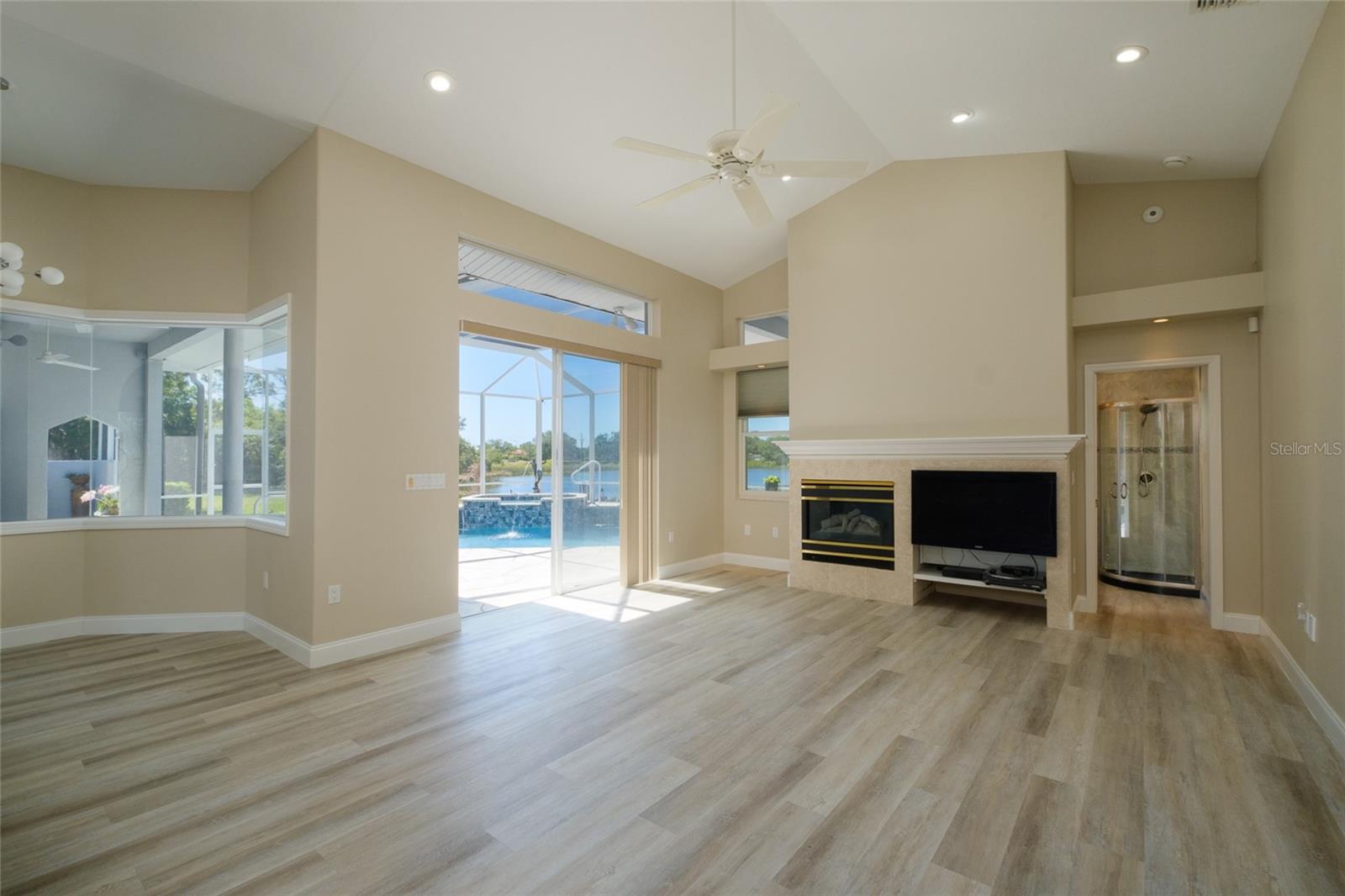 5233 FAR OAK CIR