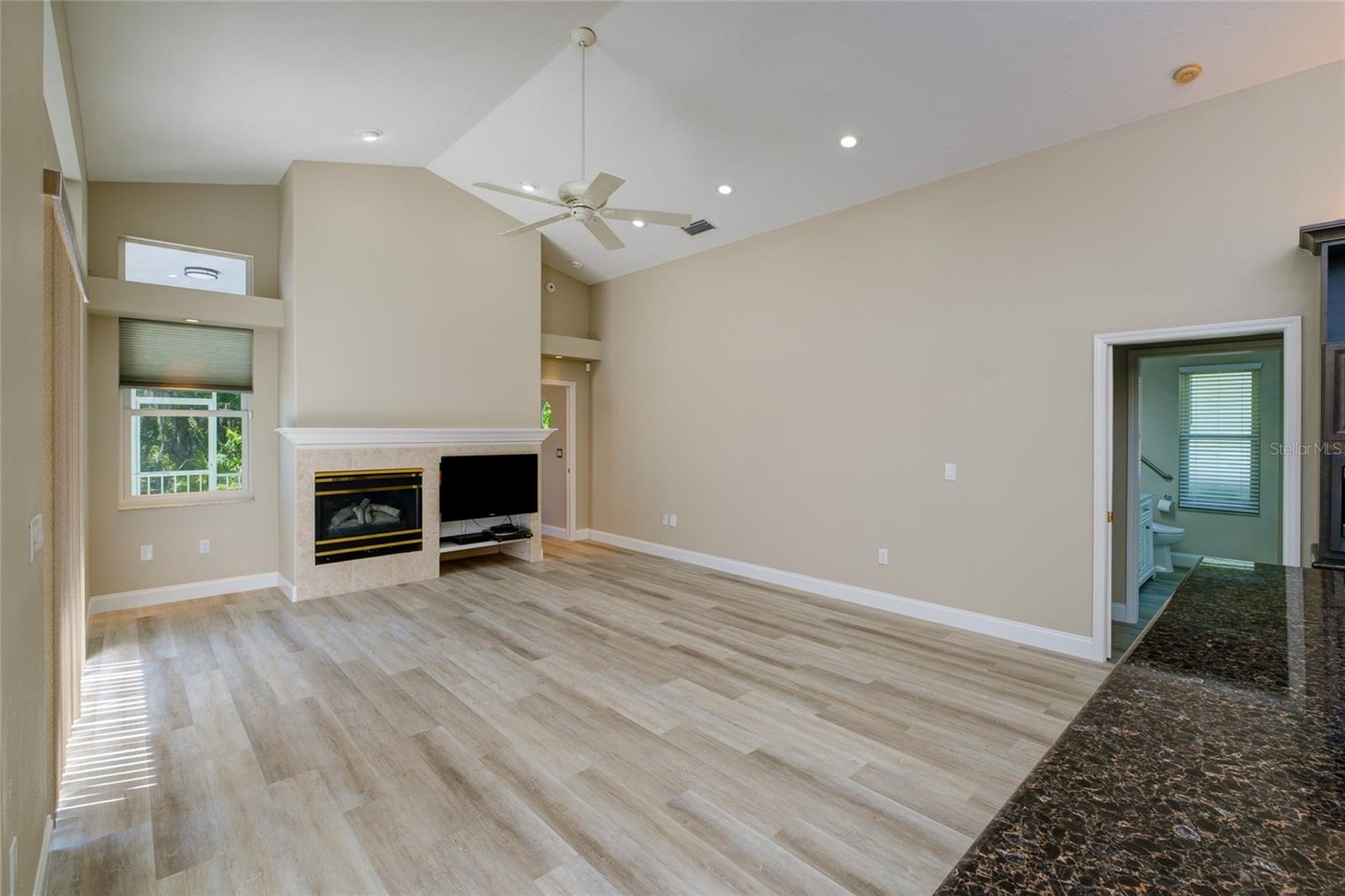 5233 FAR OAK CIR