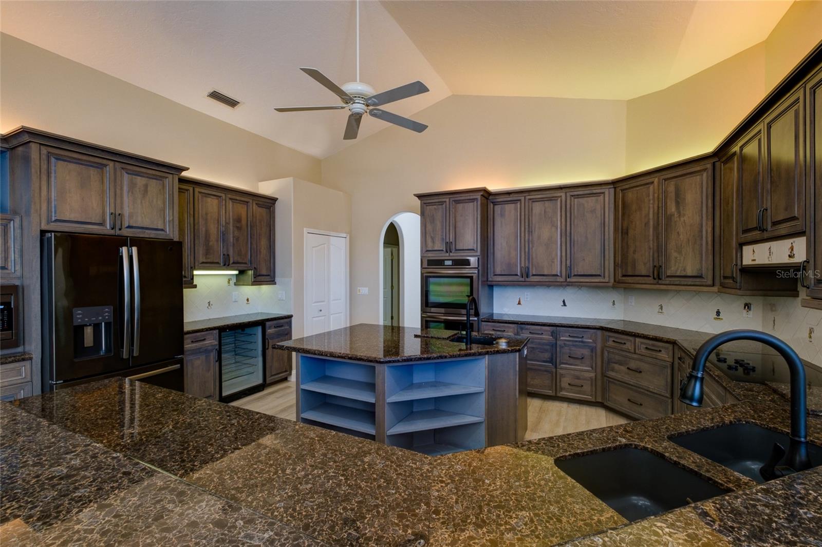 5233 FAR OAK CIR