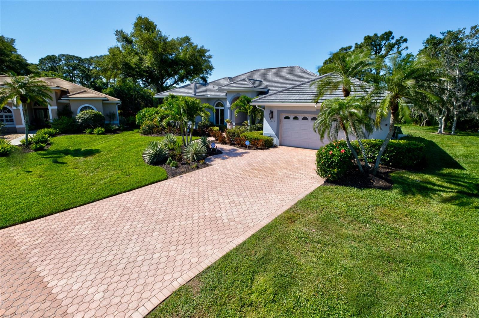 5233 FAR OAK CIR