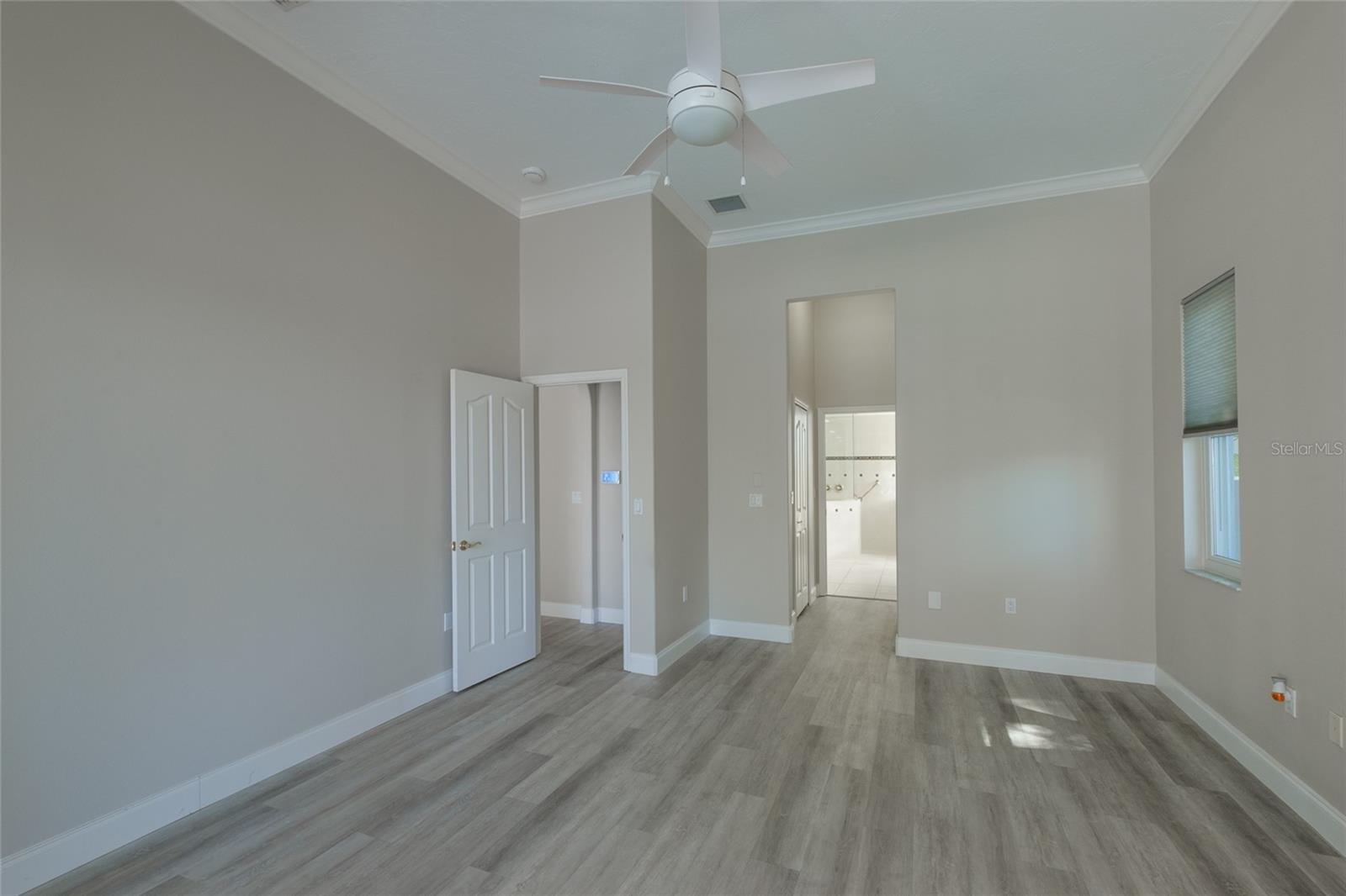 5233 FAR OAK CIR