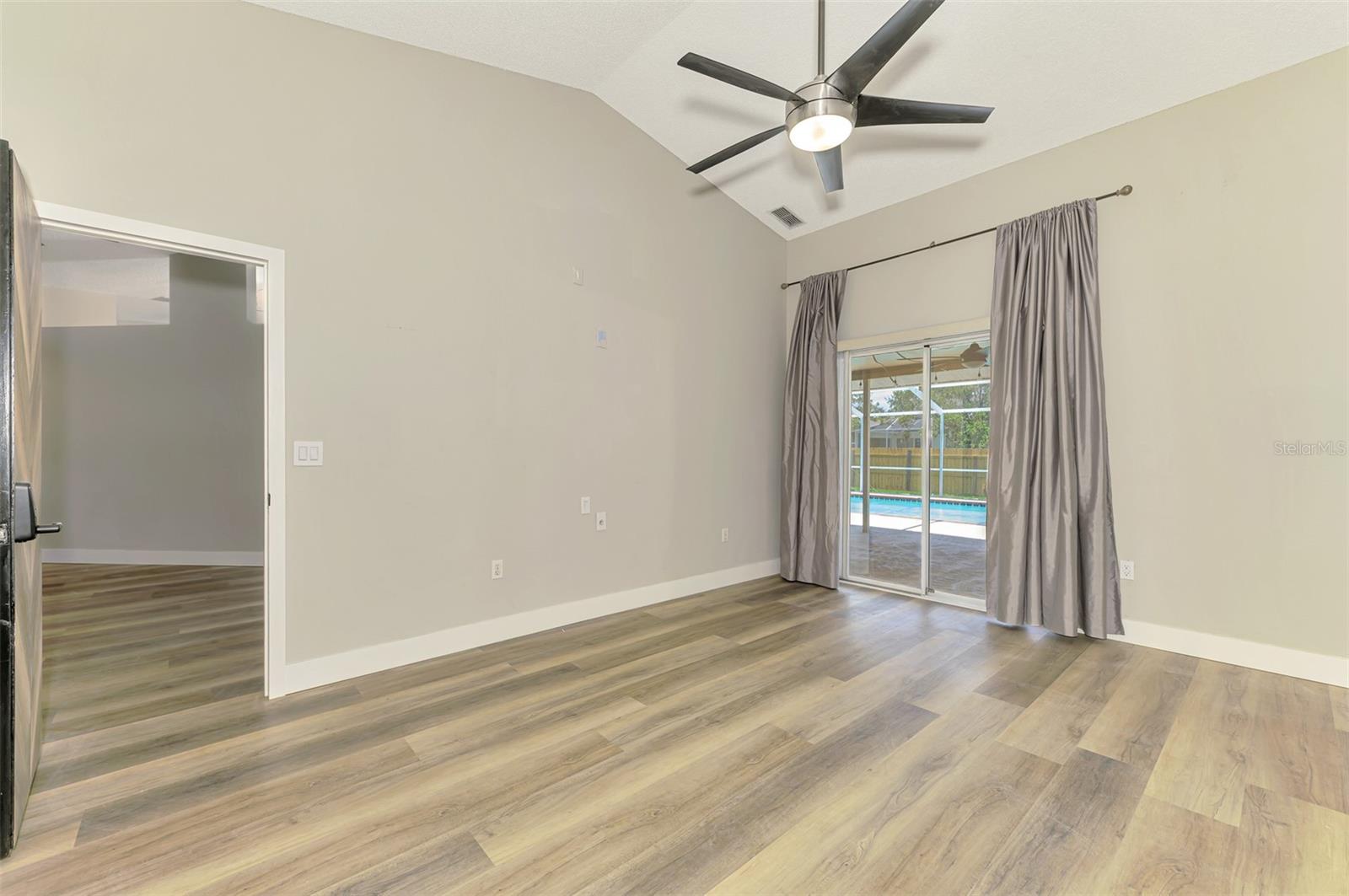 5742 39TH STREET CIR E