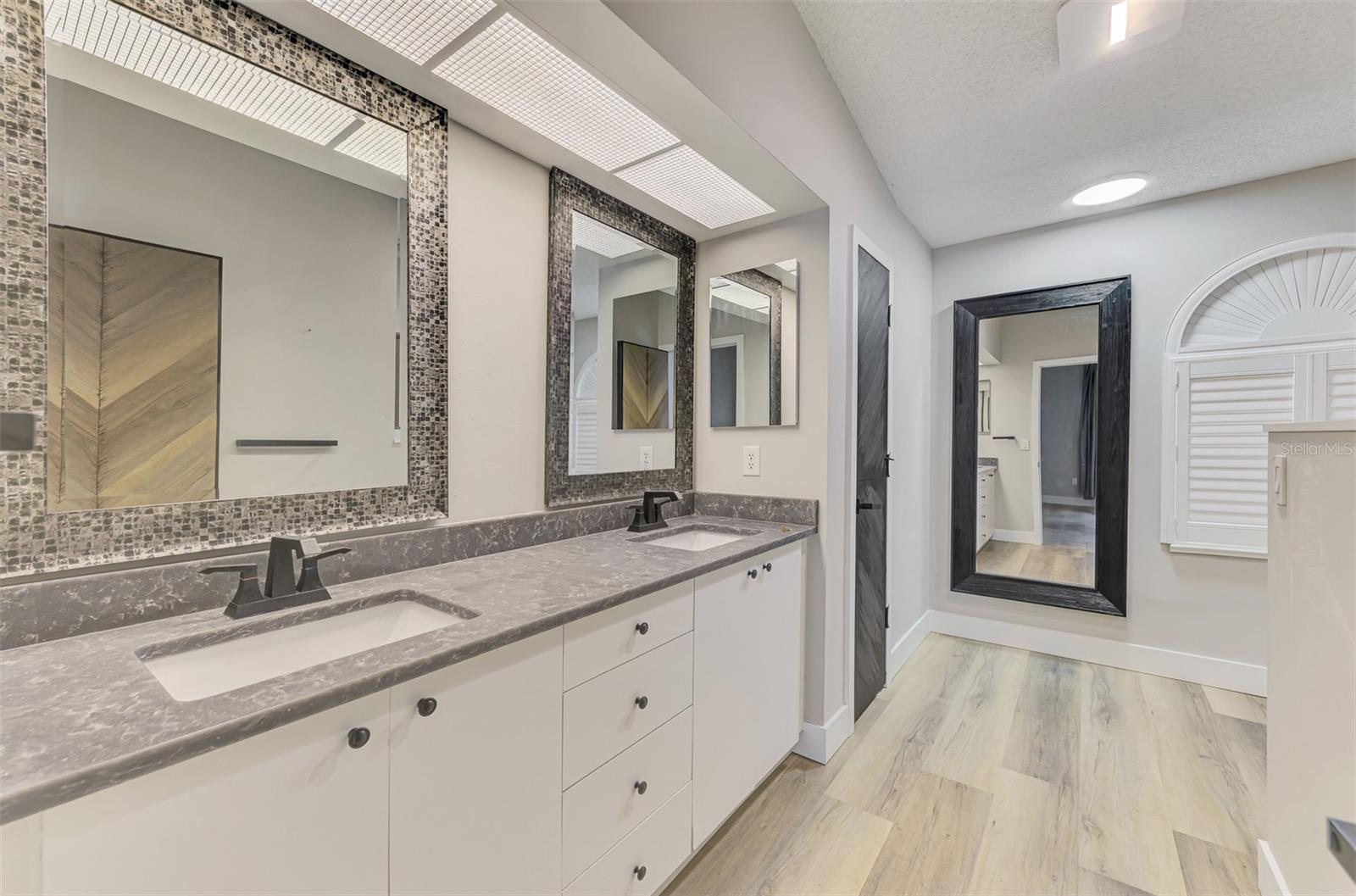 5742 39TH STREET CIR E