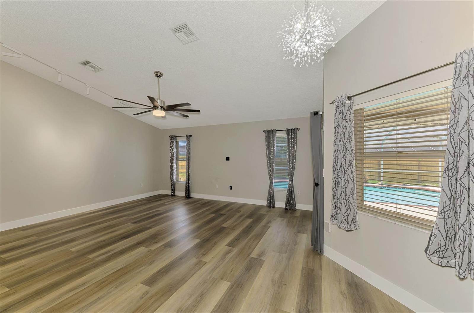 5742 39TH STREET CIR E