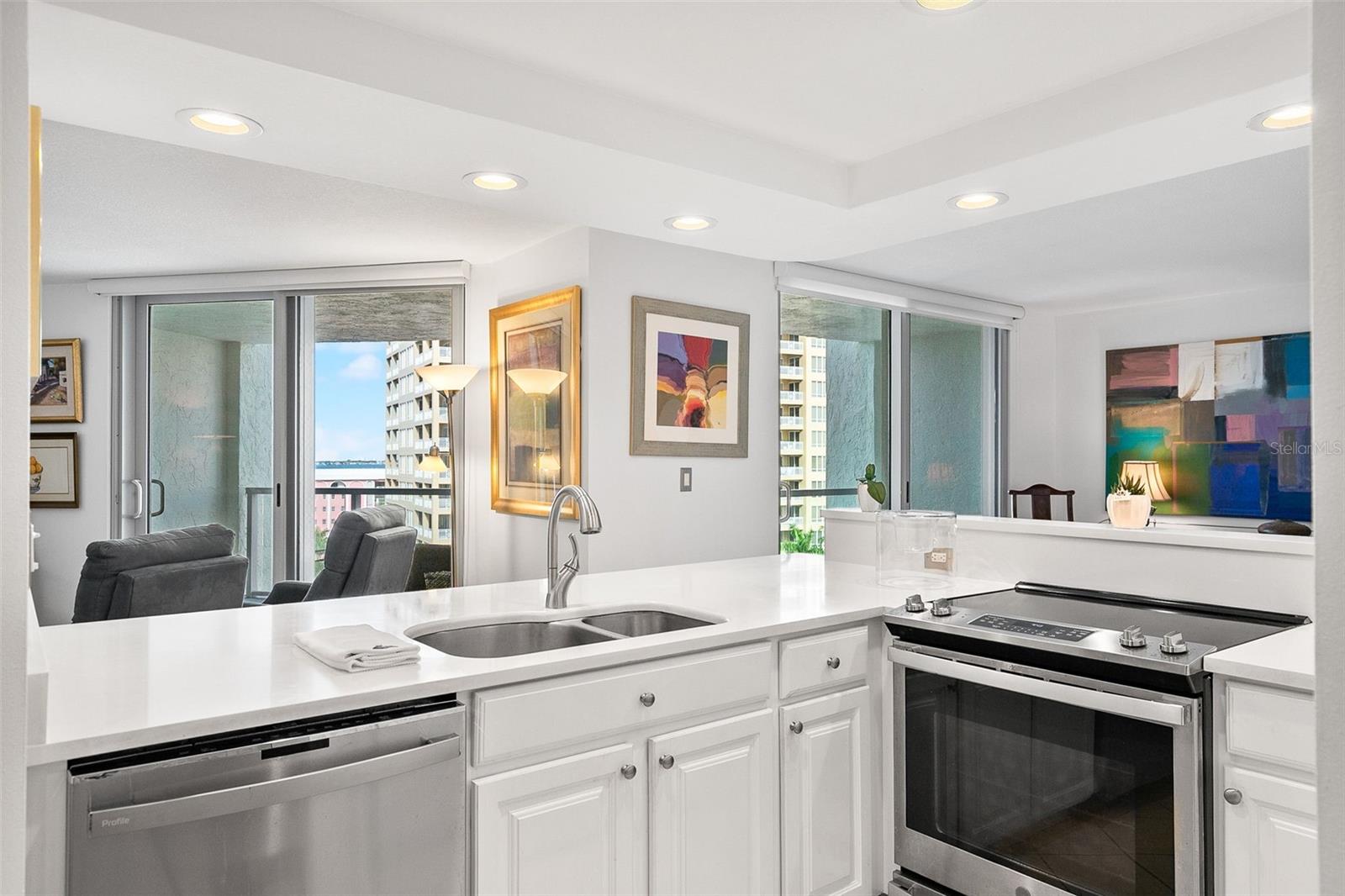 1111 N GULFSTREAM AVE #10E