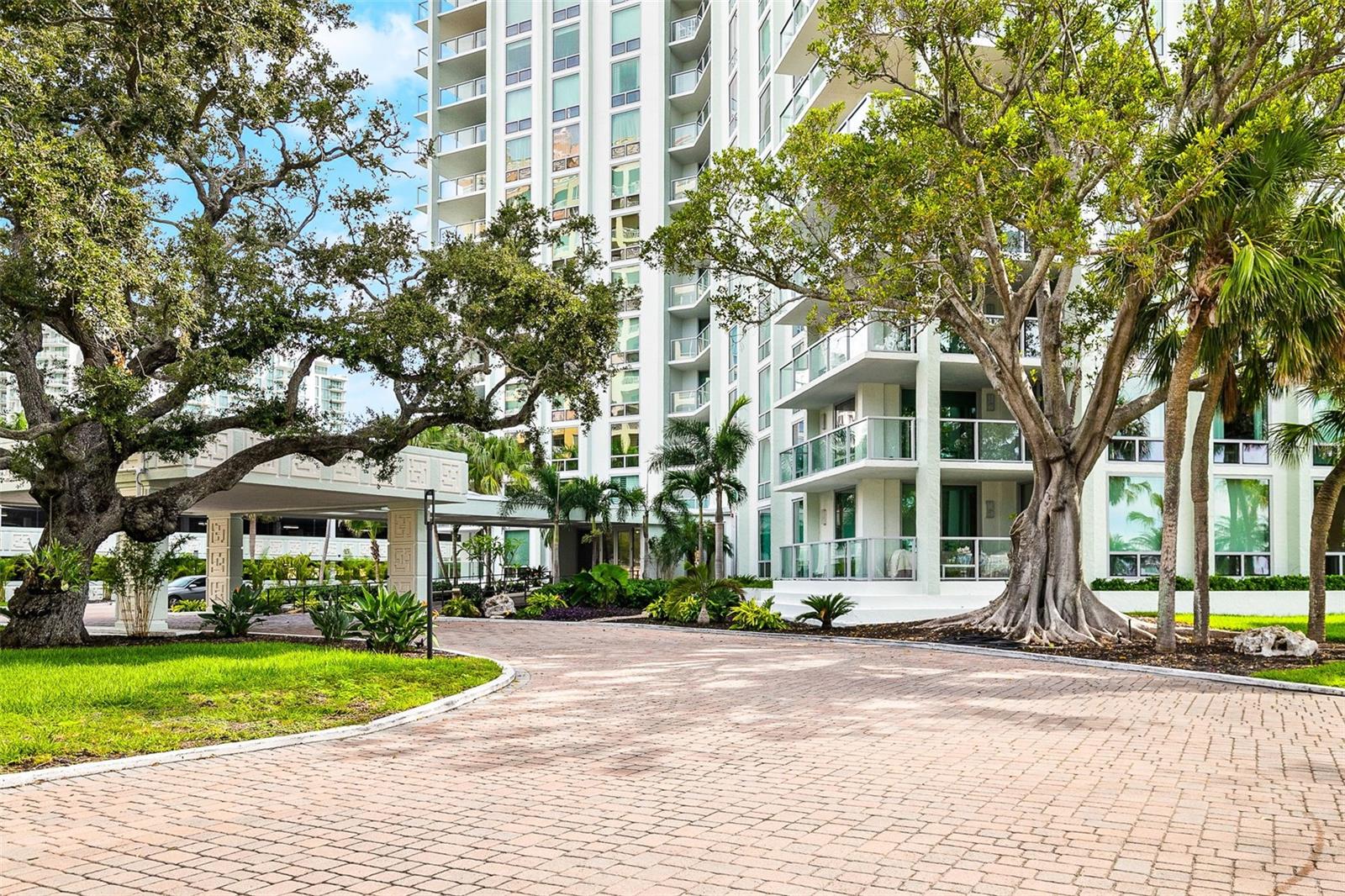 1111 N GULFSTREAM AVE #10E