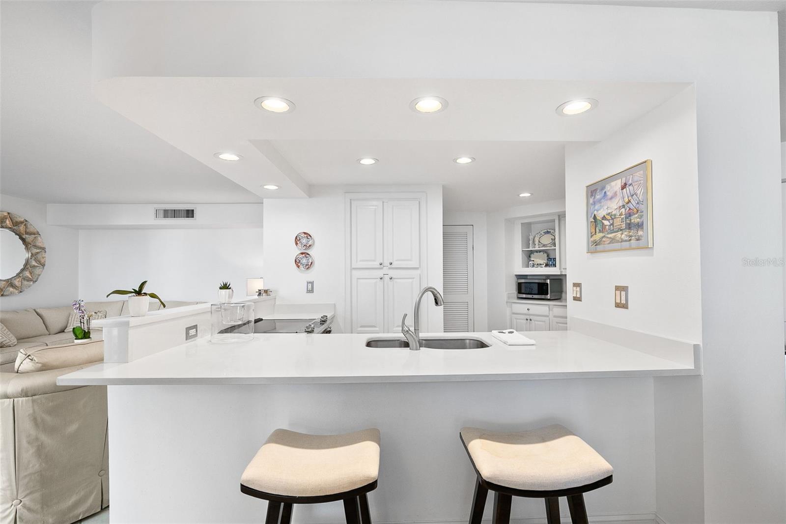 1111 N GULFSTREAM AVE #10E