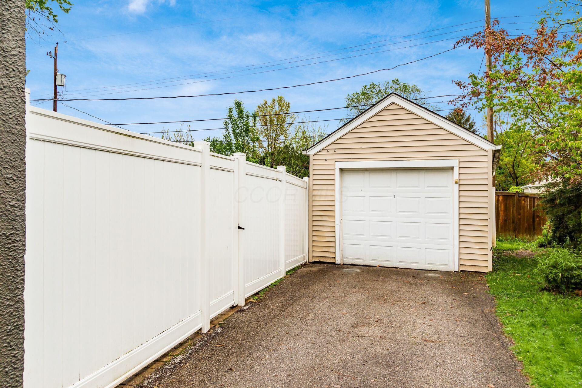 230 E Royal Forest Boulevard