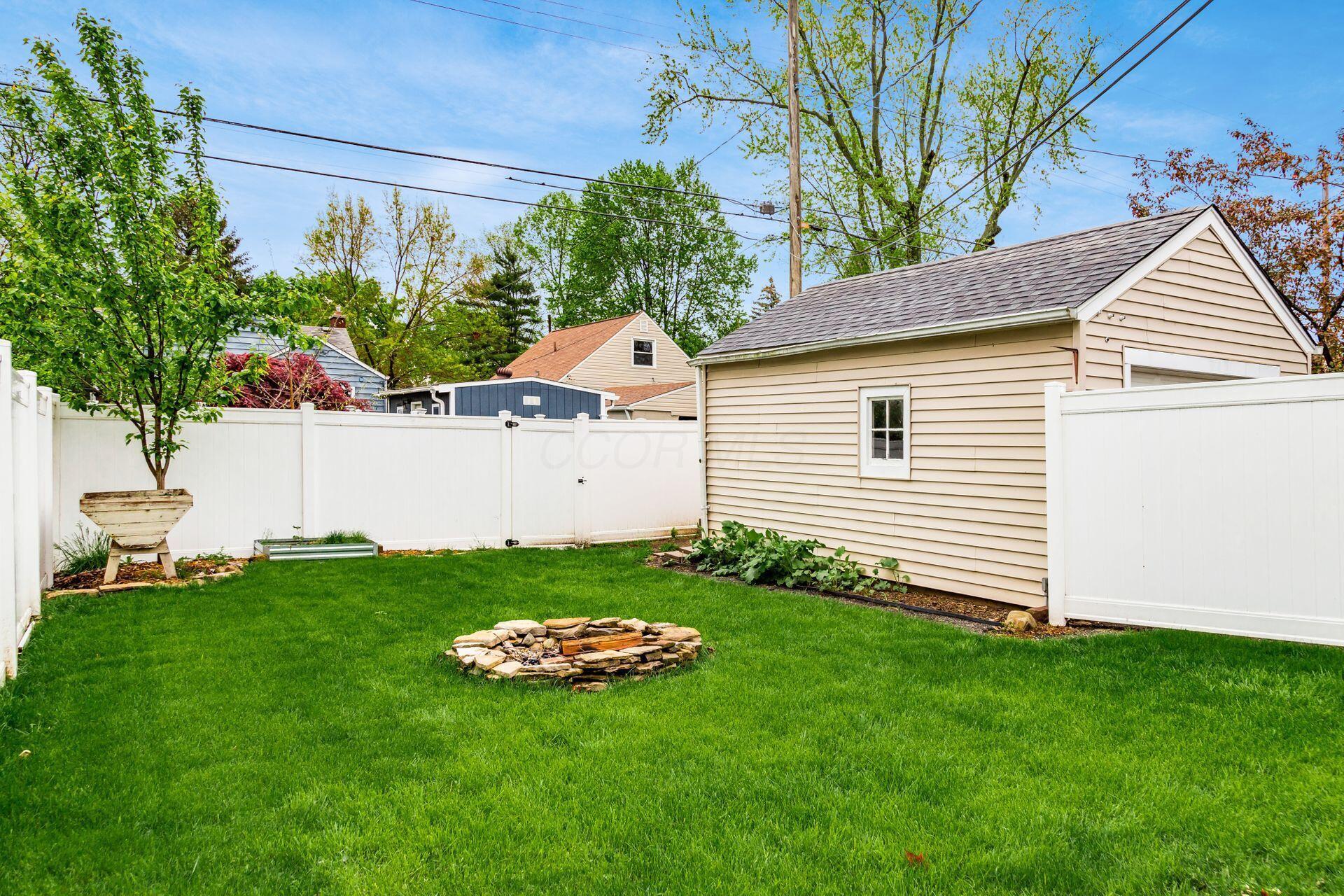 230 E Royal Forest Boulevard