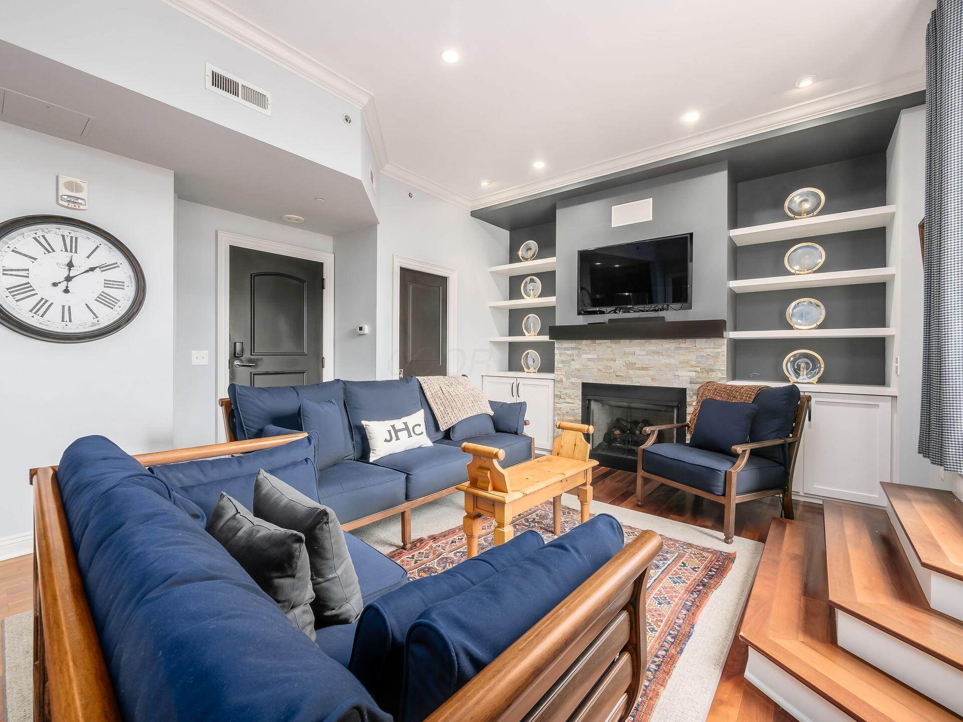 8 E Broad Street, 502