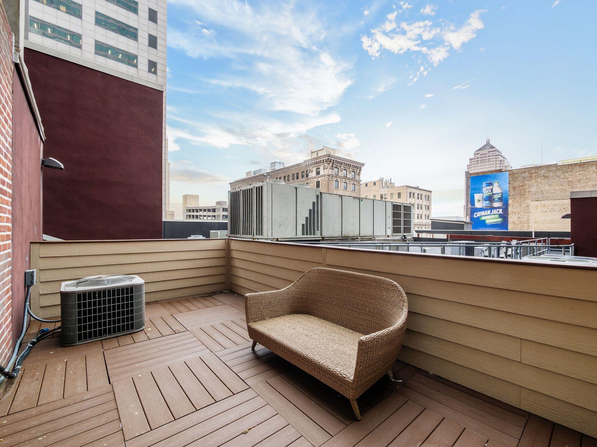 8 E Broad Street, 502