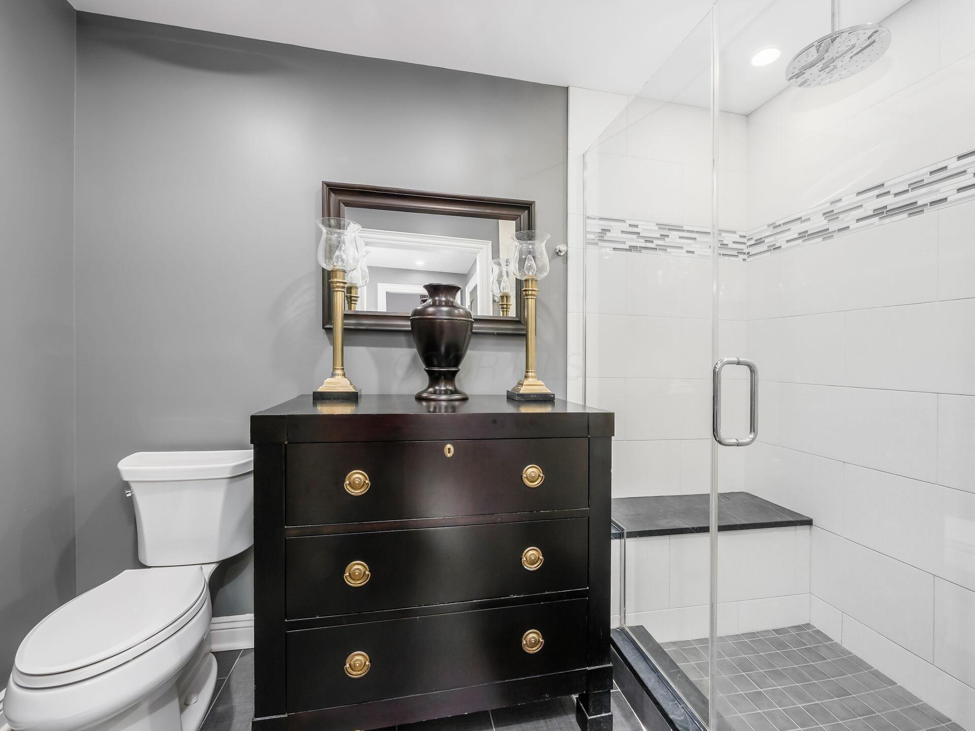 8 E Broad Street, 502