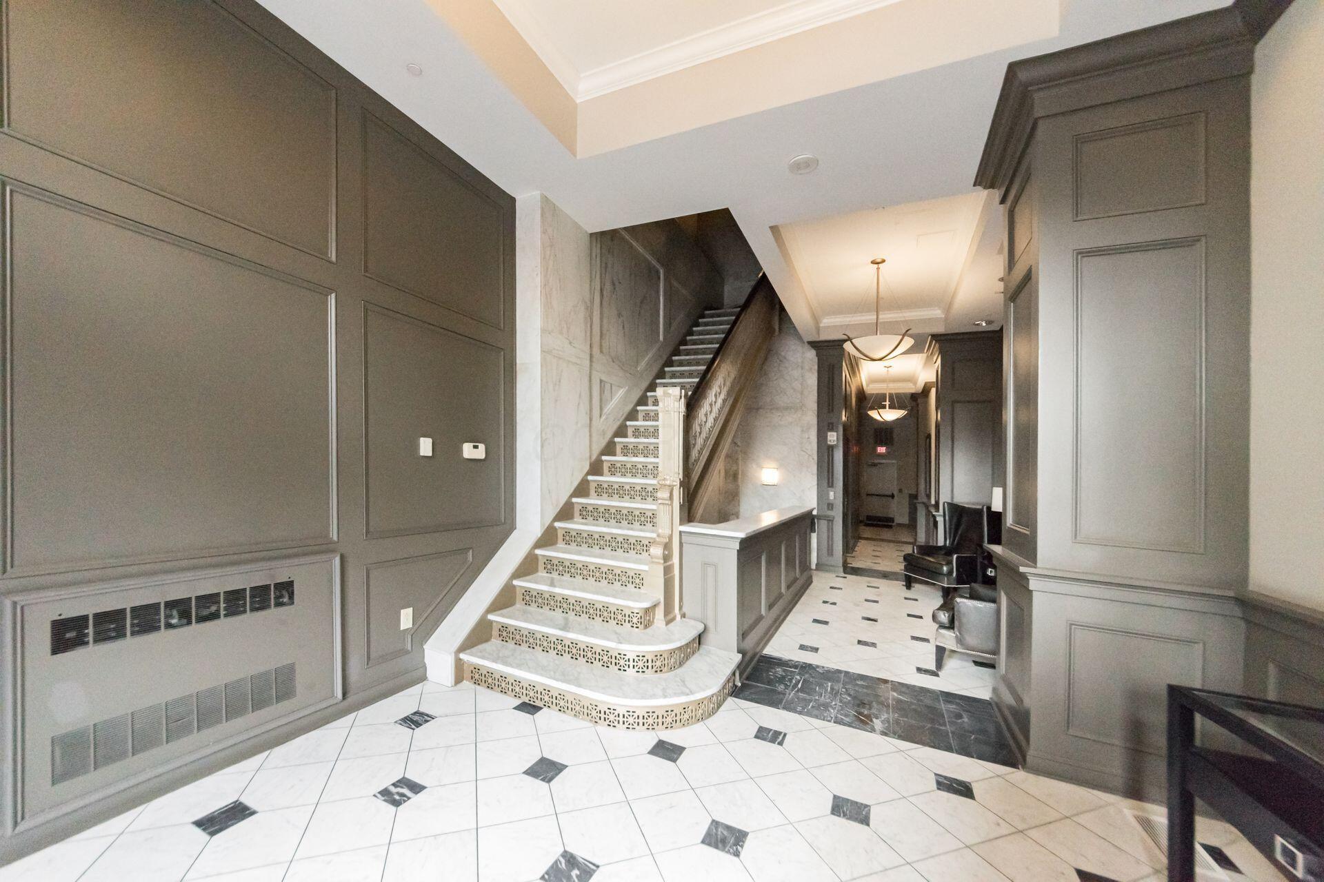 8 E Broad Street, 502