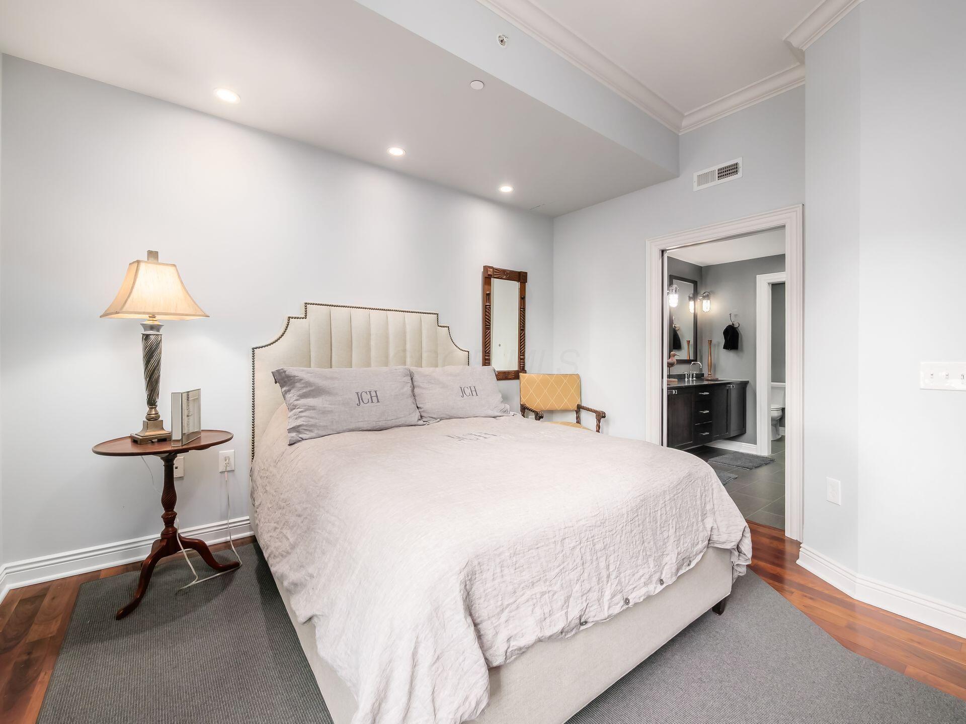 8 E Broad Street, 502