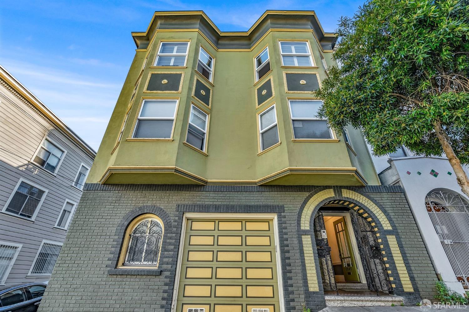 1049 Clay Street