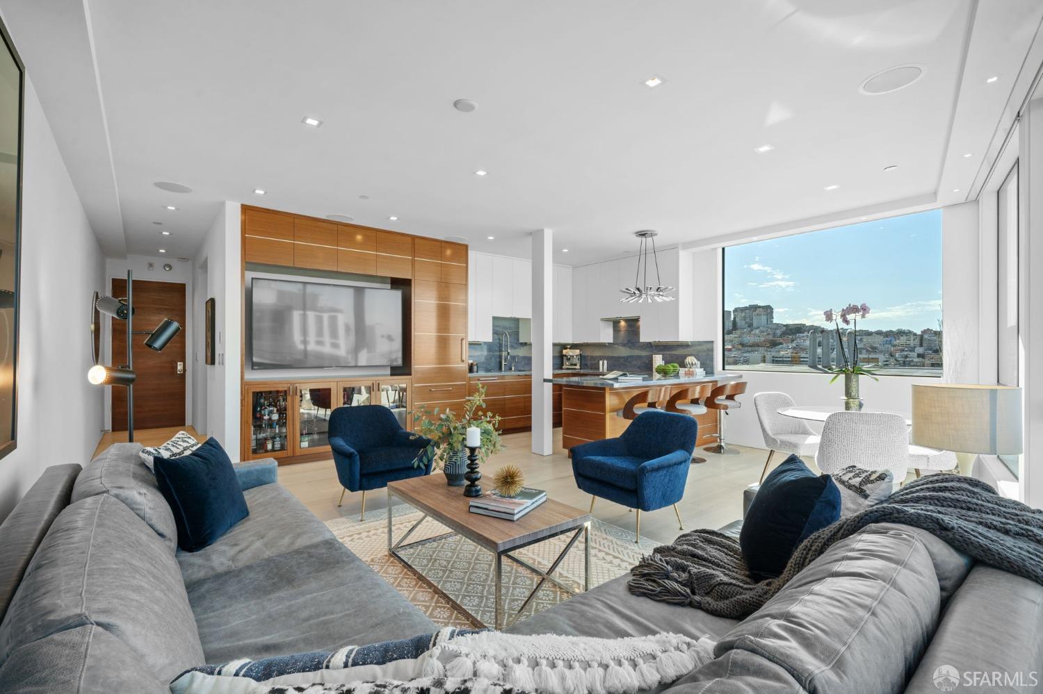 455 Vallejo Street Unit: PH6