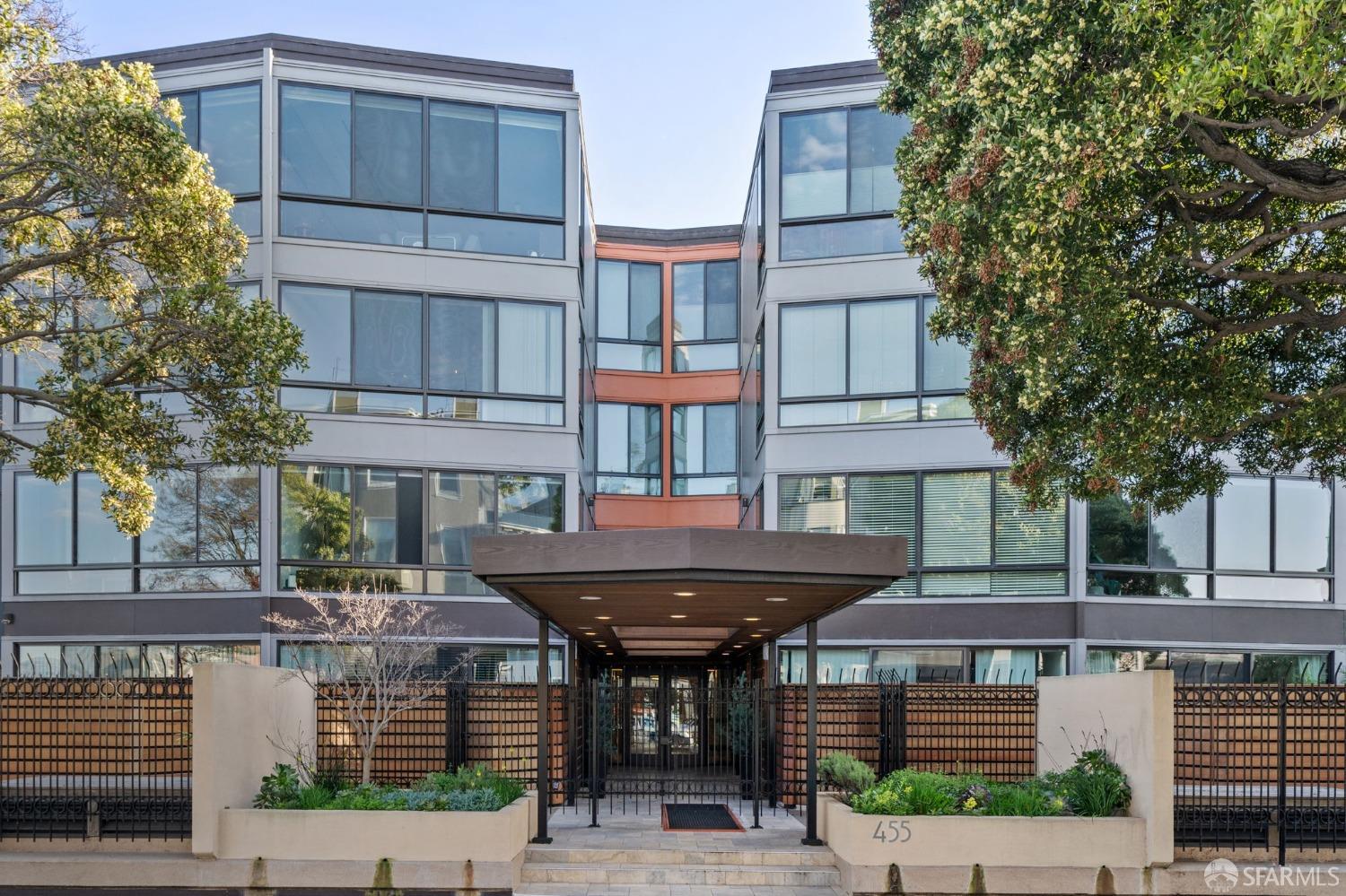 455 Vallejo Street Unit: PH6