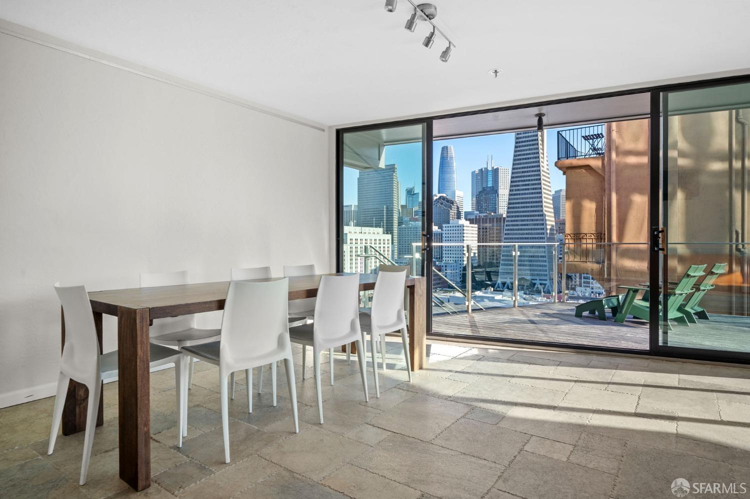 455 Vallejo Street Unit: PH6