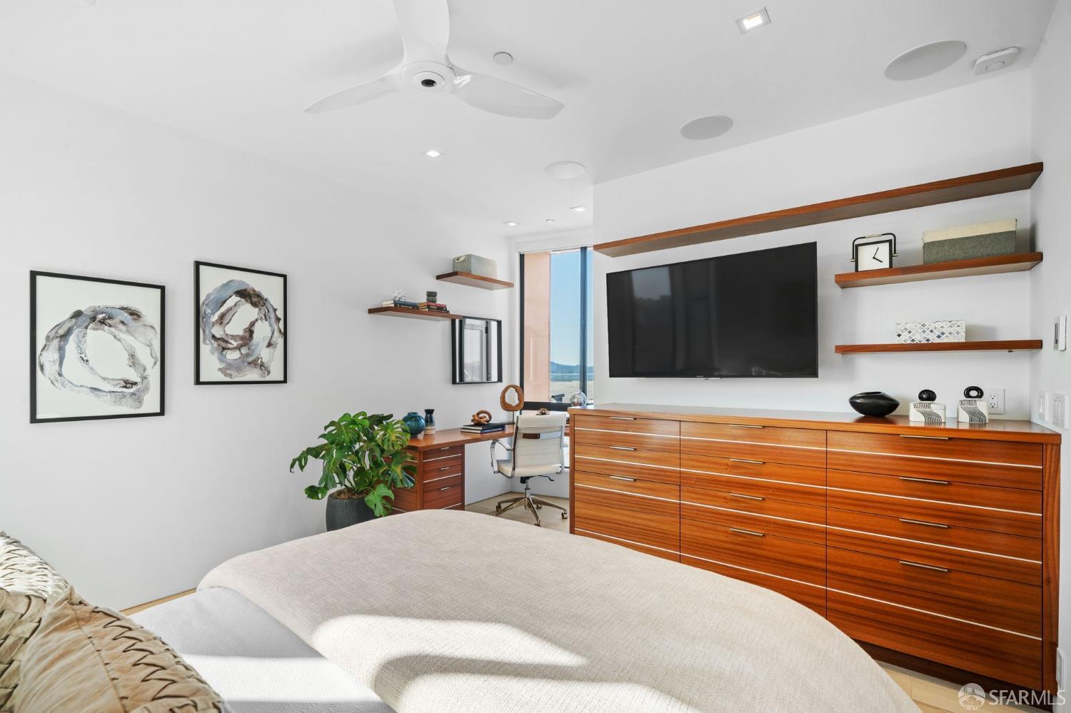 455 Vallejo Street Unit: PH6