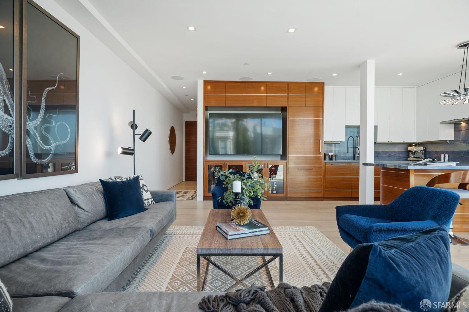 455 Vallejo Street Unit: PH6