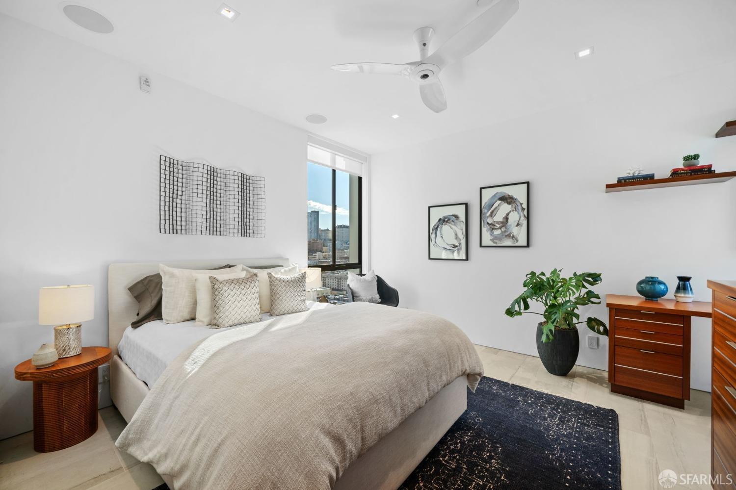 455 Vallejo Street Unit: PH6