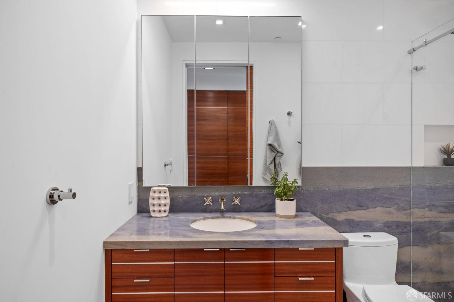 455 Vallejo Street Unit: PH6