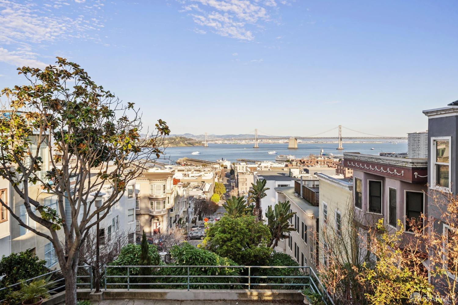 455 Vallejo Street Unit: PH6
