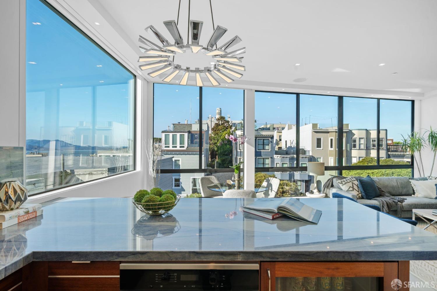455 Vallejo Street Unit: PH6