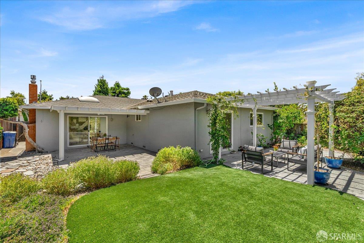2083 Seacliff Drive
