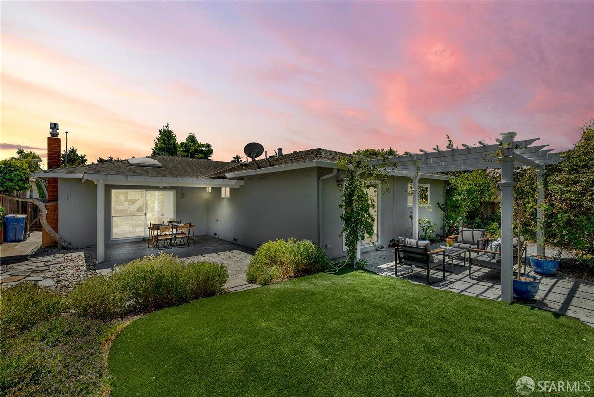 2083 Seacliff Drive