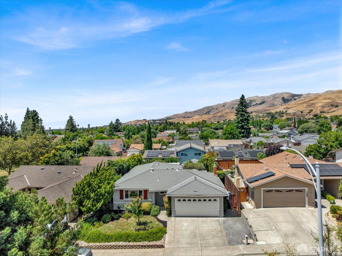2083 Seacliff Drive