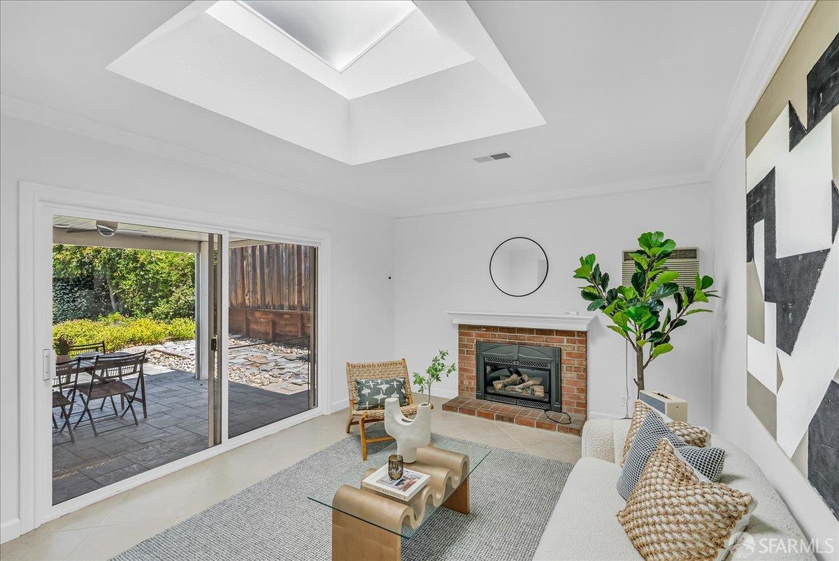 2083 Seacliff Drive