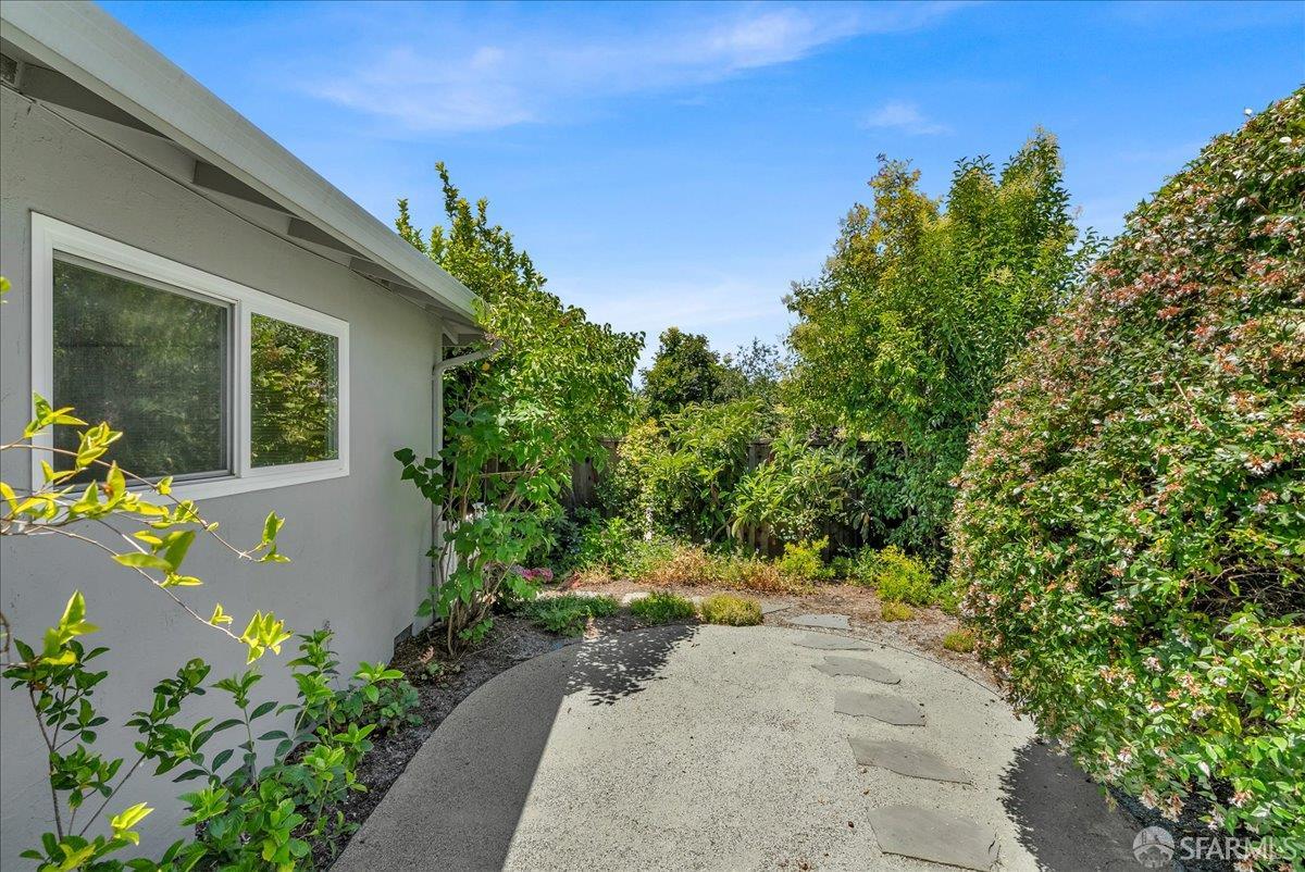 2083 Seacliff Drive