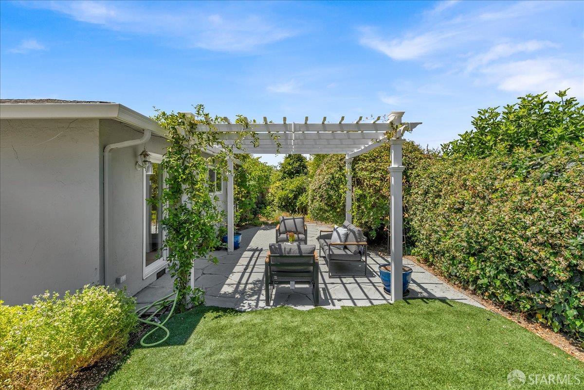 2083 Seacliff Drive