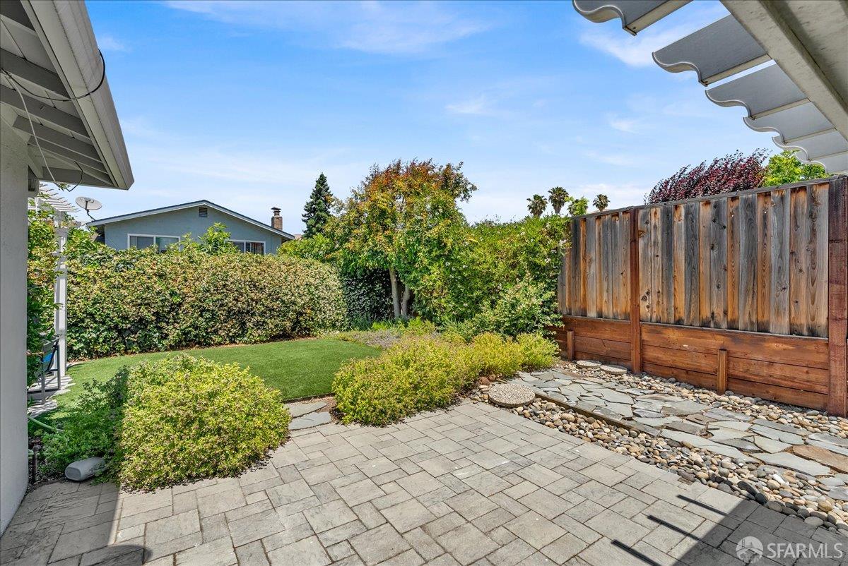 2083 Seacliff Drive