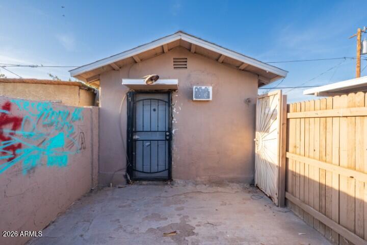 1312 W SUNLAND Avenue