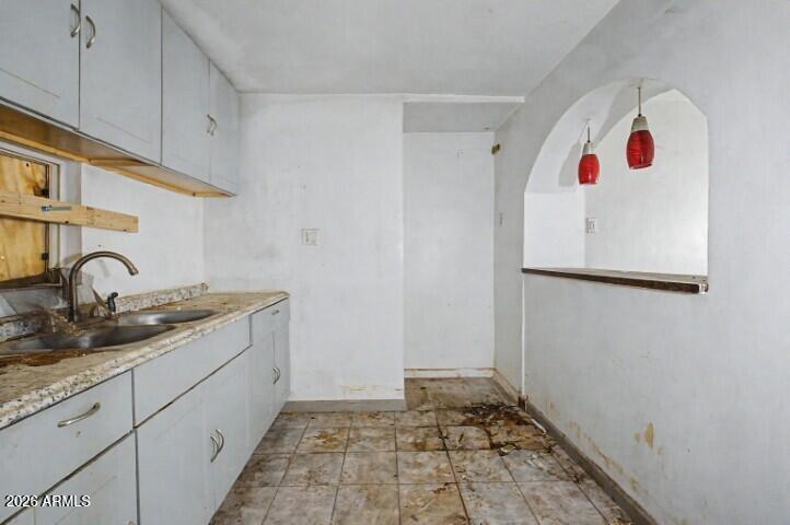 1312 W SUNLAND Avenue