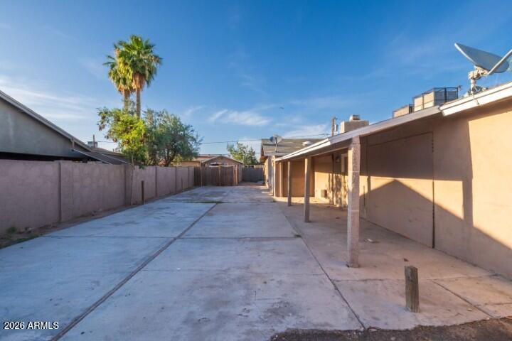1312 W SUNLAND Avenue