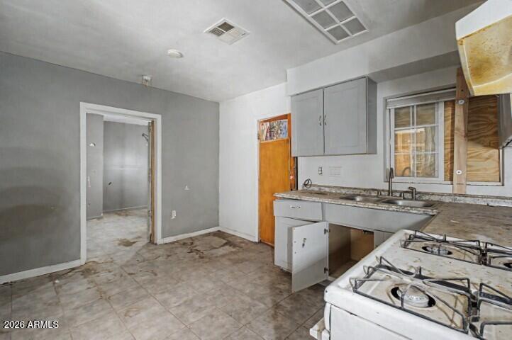 1312 W SUNLAND Avenue