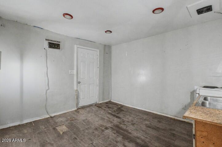 1312 W SUNLAND Avenue