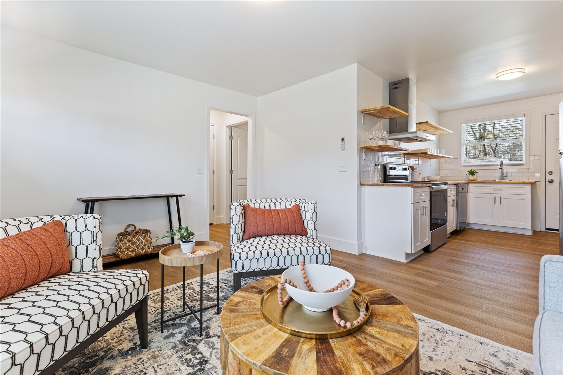 627 Shelby Ave Unit: 9