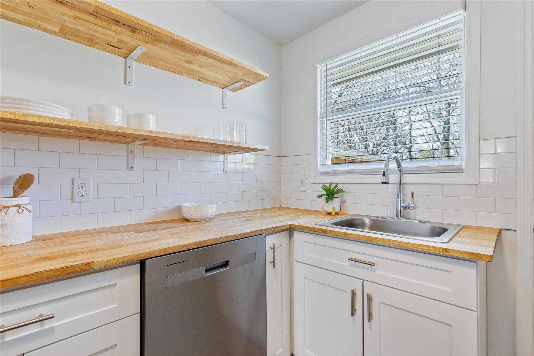 627 Shelby Ave Unit: 3