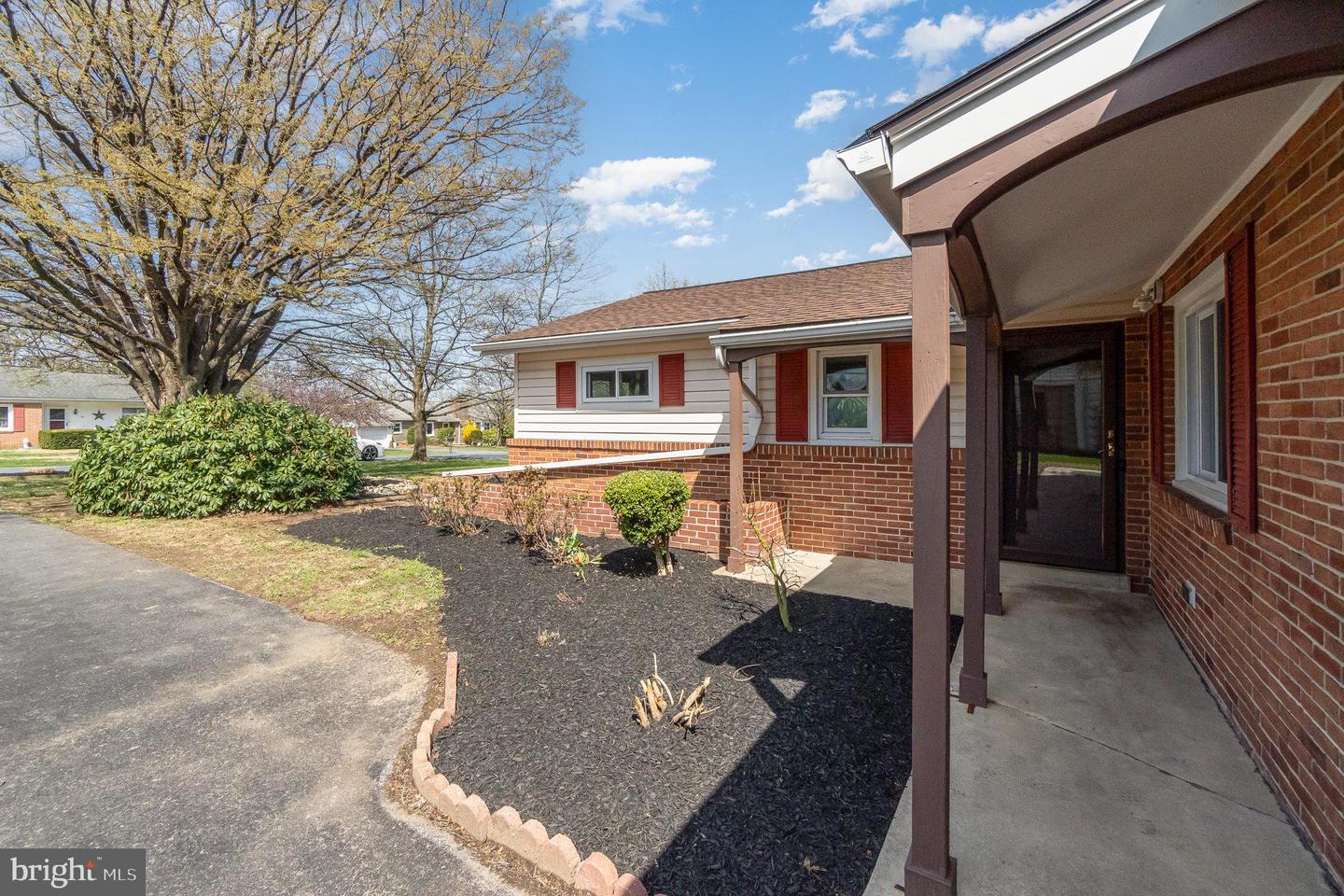 26 Winding Hill Dr