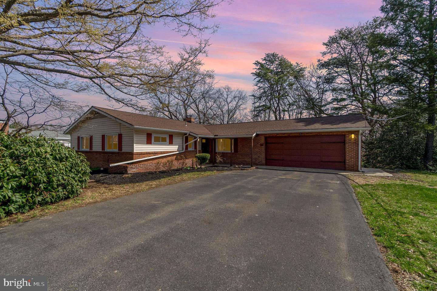 26 Winding Hill Dr
