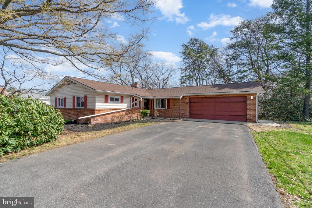 26 Winding Hill Dr
