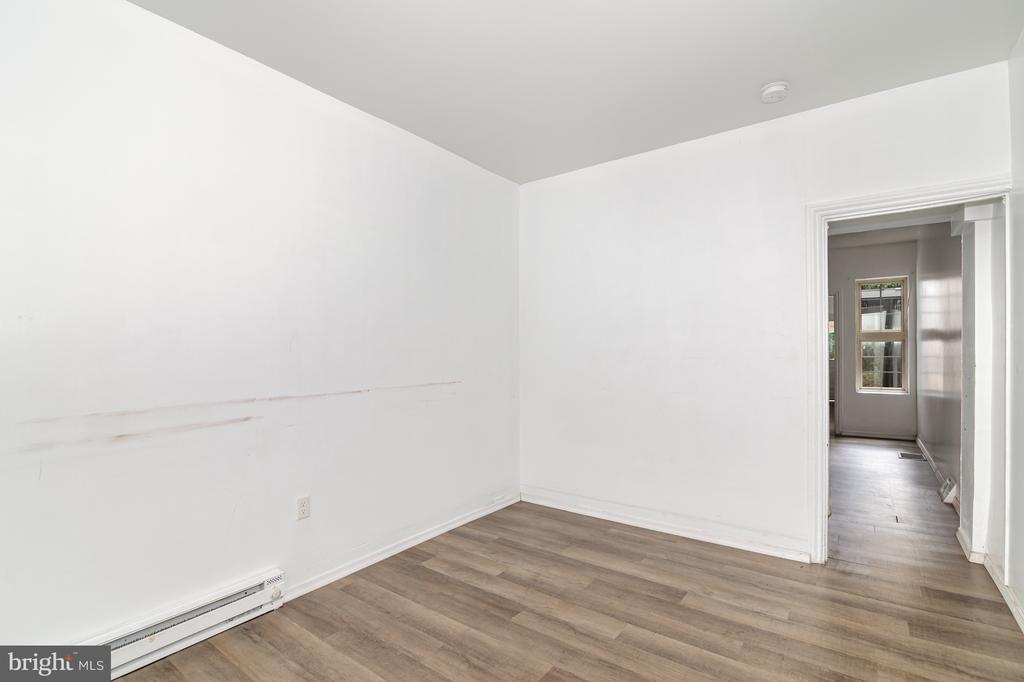 1933 LOGAN STREET 1/2