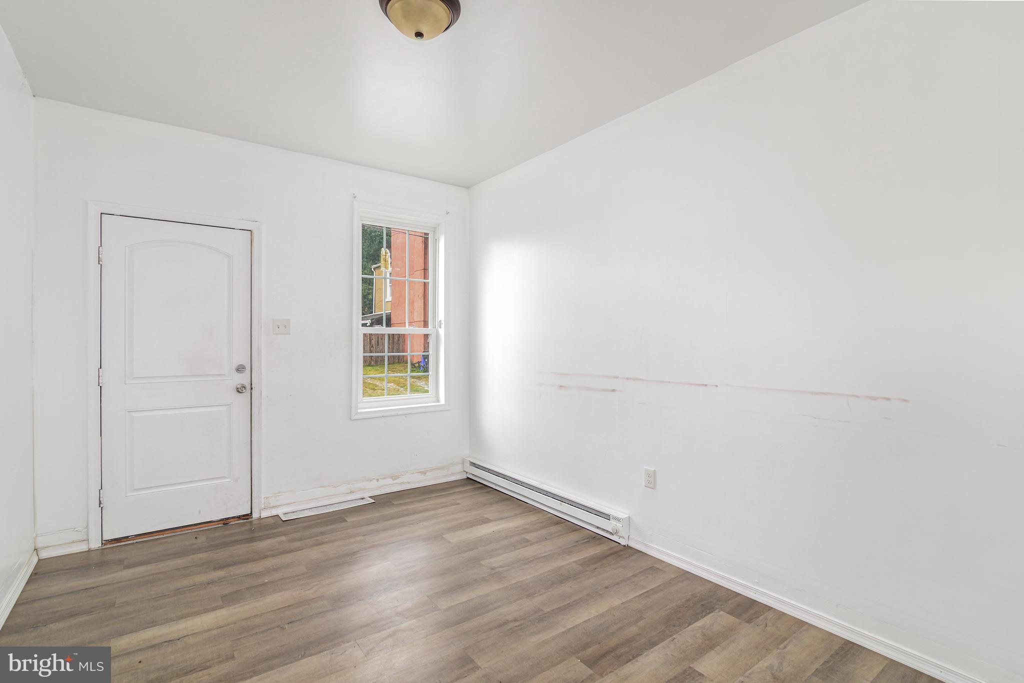 1933 LOGAN STREET 1/2